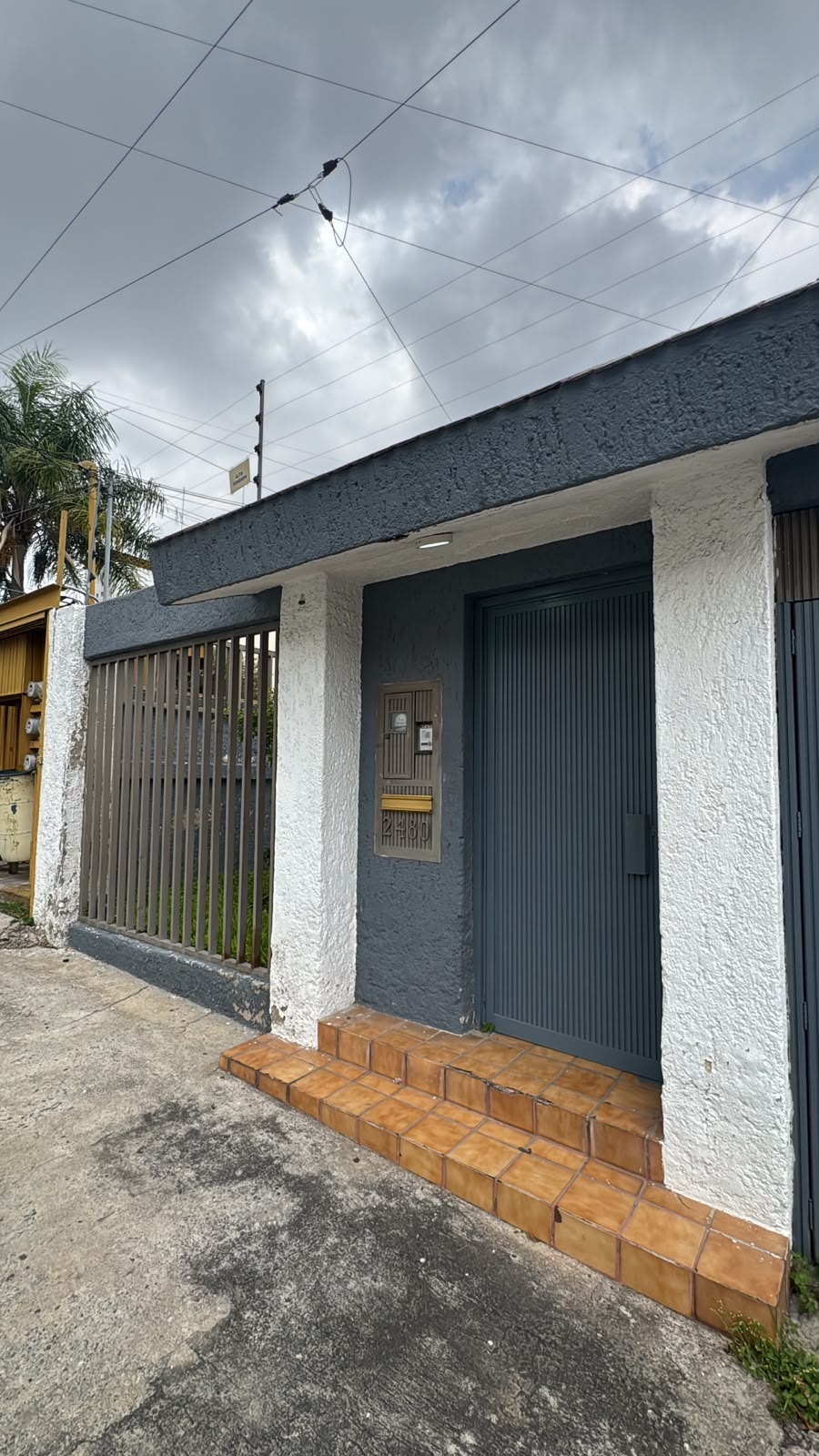Fotografía de referencia de la fachada del consultorio en Calle Esmeralda 2480